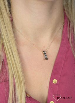 Złota zawieszka DIAMENT różowe złoto, białe i czarne diamenty to piękna zawieszka z różowego złota 0660027078 HSI zawieszka wykonana ze złota próby 585. Złote zawieszki (5).JPG